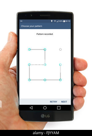 Verwenden Mustererkennung zum Sperren des Bildschirms auf einem LG G4 5.5 Zoll-Android-Smartphone mit Android 6 Marshmallow Stockfoto