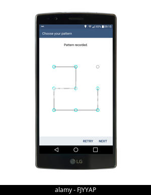 Verwenden Mustererkennung zum Sperren des Bildschirms auf einem LG G4 5.5 Zoll-Android-Smartphone mit Android 6 Marshmallow Stockfoto