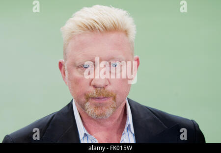 Hannover, Deutschland. 4. März 2016. Ehemaliger Tennisspieler Boris Becker in der Weltgruppe 1. Runde des Davis Cup in der TUI Arena in Hannover, 4. März 2016. Foto: JULIAN STRATENSCHULTE/Dpa/Alamy Live News Stockfoto