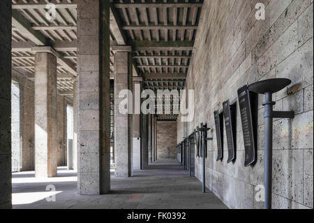 Langemarckhalle, 1936, Kultstätte im Nationalsozialismus, Architekt Werner March, heute ein Museum, Olympiapark, Olympiastadion, Berlin, Deutschland Stockfoto