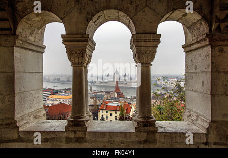 Den Blick auf Budapest von der Fischerbastei Stockfoto