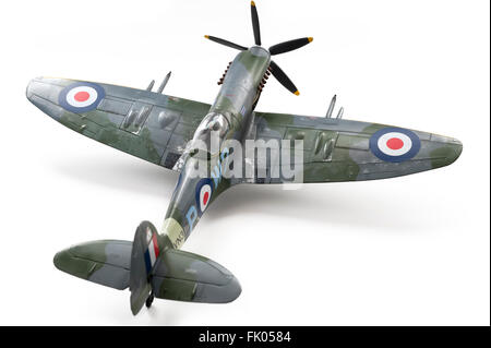 Supermarine Spitfire Mk24 WW11, RAF Markierungen. 01:32 feine Maquette auf weißen Studio-Hintergrund. Stockfoto