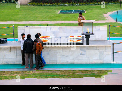 Raj Ghat Denkmal Mahatma Ghandi, die Stelle seiner Einäscherung am Fluss Yamuna, Delhi, Indien, Asien markiert Stockfoto