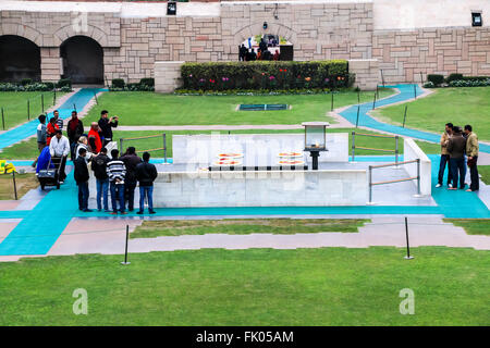 Raj Ghat Denkmal Mahatma Ghandi, die Stelle seiner Einäscherung am Fluss Yamuna, Delhi, Indien, Asien markiert Stockfoto