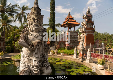 Statue im buddhistischen Tempel Brahma Vihara Arama in Banjar, Lovina, Bali, Indonesien Stockfoto