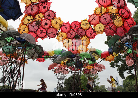 Organisches Wachstum, eine Outdoor-Kunstinstallation von Izaskun Chinchilla Architekten auf dem Display auf Governors Island in New York City Stockfoto