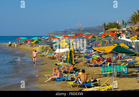 Griechenland, Kreta, Malia, der Kilometerlange Sandstrand des Badeortes Malia Stockfoto