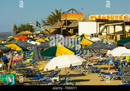 Griechenland, Kreta, Malia, der Sandstrand des Badeortes Malia Stockfoto