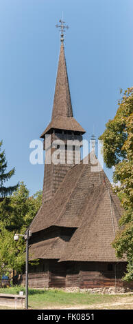 Die Dragomiresti Holzkirche. Dimitrie Gusti nationale Dorfmuseum. Bukarest. Rumänien - September 2015. Stockfoto