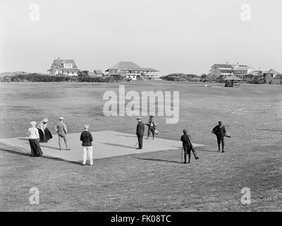 Menschen am Golfplatz, neuen Golfplatz und Clubhaus, Ormond, Florida, USA, um 1910 Stockfoto