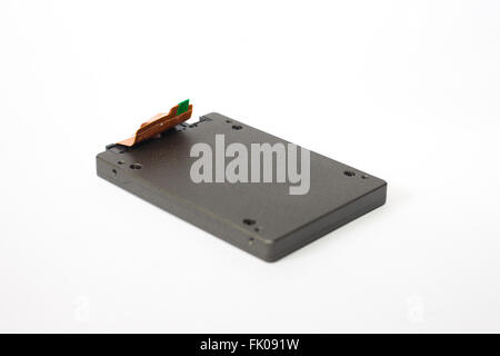 London, UK. Solid-State-Festplatte auf weiß. Stockfoto