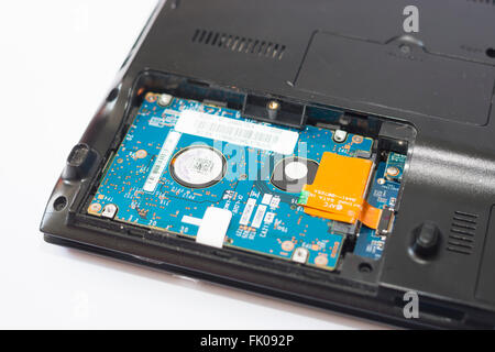 London, UK. Blick auf Laptop Festplatte in-Situ. Stockfoto