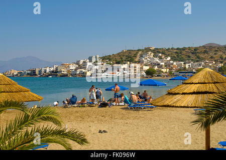 Griechenland, Kreta, Sandstrand des Badeortes Plaka Stockfoto