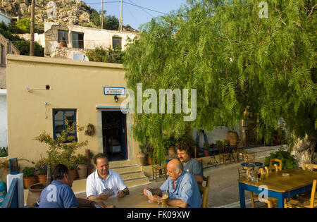 Griechenland, Kreta, Makrigialos, Bergdorf Pefki, in der Taverne Piperia treffen Sich Auch Die Männer aus Dem Dorf Stockfoto