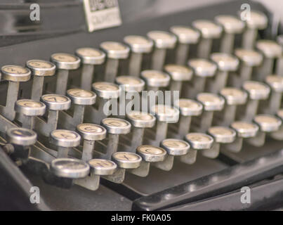 Nahaufnahme von einer alten Schreibmaschine Schlüssel Stockfoto