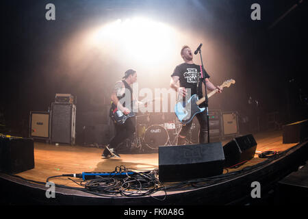 Mailand Italien. 2. März 2016. Die britische Band THE BOTTOM LINE führt live auf der Bühne in Alcatraz die Eröffnungsshow des einfachen Pla Stockfoto