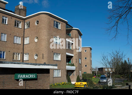 Fassade eines Teils der Fairacres, einem 1936 Wohnblock designed by Minoprio und Spencely in Roehampton, London, england Stockfoto