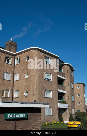 Fassade eines Teils der Fairacres, einem 1936 Wohnblock designed by Minoprio und Spencely in Roehampton, London, england Stockfoto