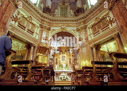 Italien, Piemont, Turin, Consolata Heiligtum, Altar Stockfoto