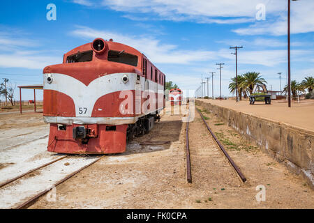 am alten Ghan Lokomotive in Marree Station, South Australia. Der alten Ghan-Eisenbahnstrecke wurde in den 1980er Jahren geschlossen. Stockfoto