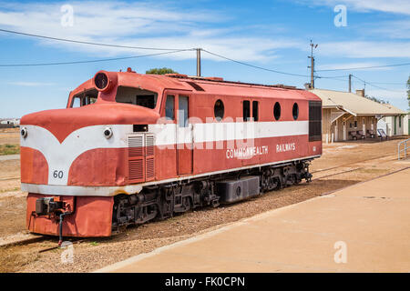 am alten Ghan Lokomotive in Marree Station, South Australia. Der alten Ghan-Eisenbahnstrecke wurde in den 1980er Jahren geschlossen. Stockfoto