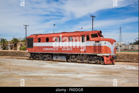 am alten Ghan Lokomotive in Marree Station, South Australia. Der alten Ghan-Eisenbahnstrecke wurde in den 1980er Jahren geschlossen. Stockfoto