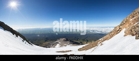 Auf den Hügeln des Vulkans Mt Taranaki, Nordinsel, Neuseeland Stockfoto