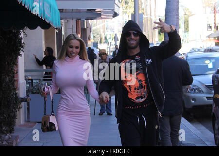 Deutsche Tycoon Bastian Yotta und Frau Maria unterwegs in Beverly Hills mit: Bastian Yotta Maria Yotta Where: Beverly Hills, Kalifornien, USA bei: 2. Februar 2016 Stockfoto