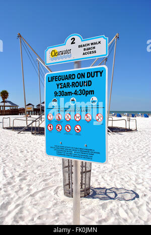 Rettungsschwimmer auf Pflicht Schild am Clearwater beach Stockfoto