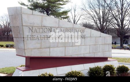 Silver Spring, MD, USA. 3. März 2016. Außenseite des National Museum of Health und Medizin. Während des Bürgerkrieges gegründete fördert NMHM das Verständnis der Medizin mit einem besonderen Schwerpunkt auf amerikanischen militärischen Medizin. © Brian Cahn/ZUMA Draht/Alamy Live-Nachrichten Stockfoto