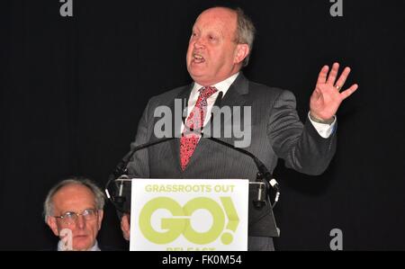 Belfast, Vereinigtes Königreich. 4. März 2016. Traditionelle Unionist Stimme Party Leader Jim Alister spricht auf der Basis heraus Konferenz. Politiker sprechen heraus gegen bleiben in der Europäischen Union während einer Konferenz Basis, die Titanic Quarter in Belfast. © Mark Winter/Pacific Press/Alamy Live-Nachrichten Stockfoto