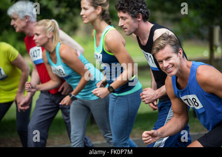 Marathon-Athleten am Start Stockfoto