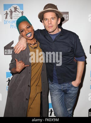 Traumbrache Projekt Gastgeber Poetry Slam Finale Event bei Joe's Pub und die Bibliothek an der öffentlichen Theater-Featuring: Sharaya J, Ethan Hawke Where: New York, New York, Vereinigte Staaten von Amerika bei: 2. Februar 2016 Stockfoto