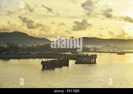 Morgen-Szene am Dock in Bawean Insel Stockfoto