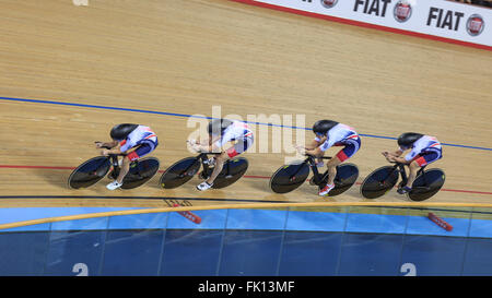 London, UK, 4. März 2016. UCI 2016 Track Cycling World Championships. Verfolgung von Großbritanniens Damenmannschaft (Laura Kenny (Laura Trott), Elinor Barker, Joanna Rowsell Shand und Ciara Horne) schlagen Neuseeland um die Bronzemedaille mit einer Zeit von 4:16.540 (56,131 km/h) zu beanspruchen. Bildnachweis: Clive Jones/Alamy Live-Nachrichten Stockfoto