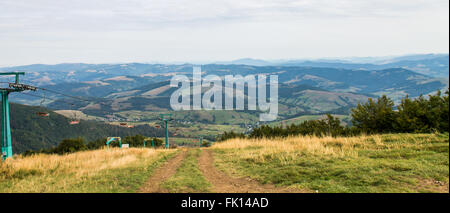 Blick auf die Berge in Piliptse. Frühherbst. Ukraine. Stockfoto