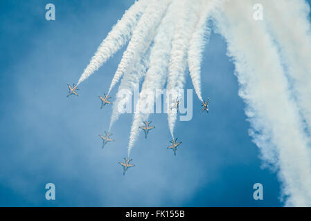 Singapur, 16. Februar 2016: Aerial Display auf der Singapore Airshow 2016. T-50 b Black Eagles Kampfjets von der Republik von Korea Air Stockfoto