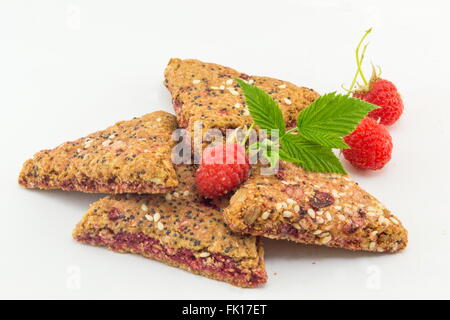 Integrale Kekse mit frischem roten Himbeeren Obst Stockfoto