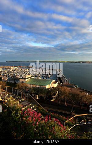 Sonnenuntergang über der Royal Terrassengärten, Torquay Town, Torbay, englische Riviera, Grafschaft Devon, England, UK Stockfoto