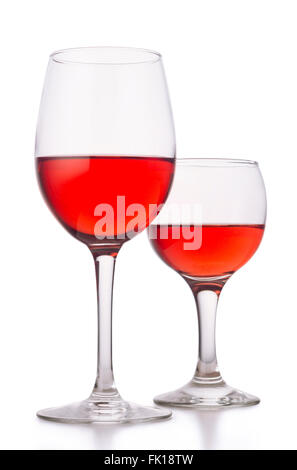 Zwei Gläser mit Roséwein isoliert auf weißem Hintergrund Stockfoto