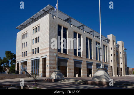 Blick auf das Rathaus in Jerusalem Safra benannten Platz für Jakob und Esther Safra, Eltern der Lebanese-Jewish Philanthrop Edmond J. Safra. West Jerusalem Israel Stockfoto