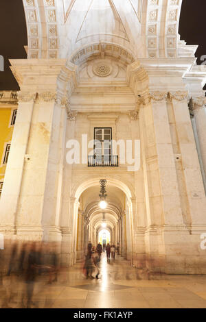 Arkaden in der Praça Do Comércio, Lissabon, Portugal, Europa Stockfoto