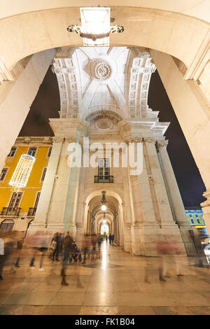 Arkaden in der Praça Do Comércio, Lissabon, Portugal, Europa Stockfoto