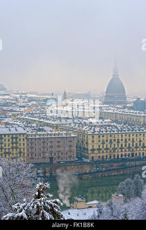 Turin, Italien. 5. März 2016. Italien-Piemont-Turin-Panorama mit Mole Antonelliana Credit: wirklich einfach Star/Alamy Live-Nachrichten Stockfoto