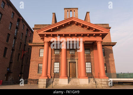 Dock, Verkehrsbüro, Albert Dock, Liverpool. Ein Grad 1 aufgeführten Gebäude aus dem Jahr 1846-7. Entworfen von Philip Hardwick. Obergeschoss durch Jesse Hartley 1848 Stockfoto