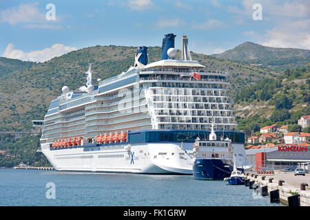 Schiff Kreuzfahrtschiff, die Celebrity Silhouette am Hafen von Dubrovnik Gruz Kroatien an der Adria verankert Stockfoto