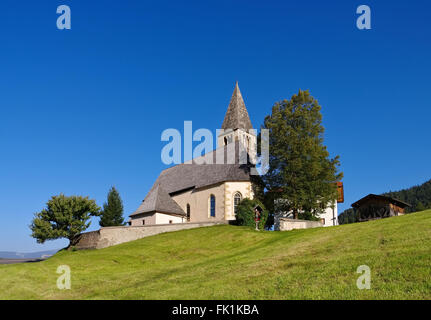 Kastelruth St. Michael in Südtirol - Kirche St. Michael in Kastelruth, Südtirol Stockfoto