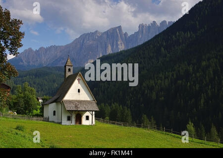 Welschnofen Kapelle St. Sebastian - Welschnofen-Kapelle St. Sebastian in Dolomiten Stockfoto