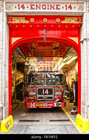 NEW YORK-März 29: New York Fire Department Motor 14. Die FDNY ist der größte kombinierte Feuer und EMS-Anbieter der Welt. Marc Stockfoto