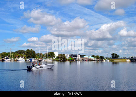 Angeln vom Boot in Tarpon Springs Florida Touristen Stockfoto